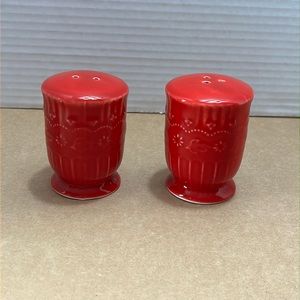 Pioneer woman Toni salt and pepper shaker